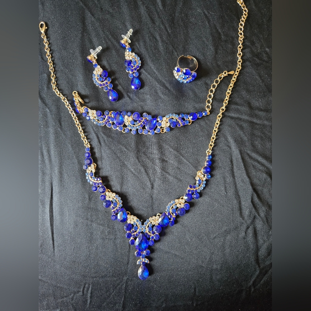 Elegant Blue and Gold Jewelry Set